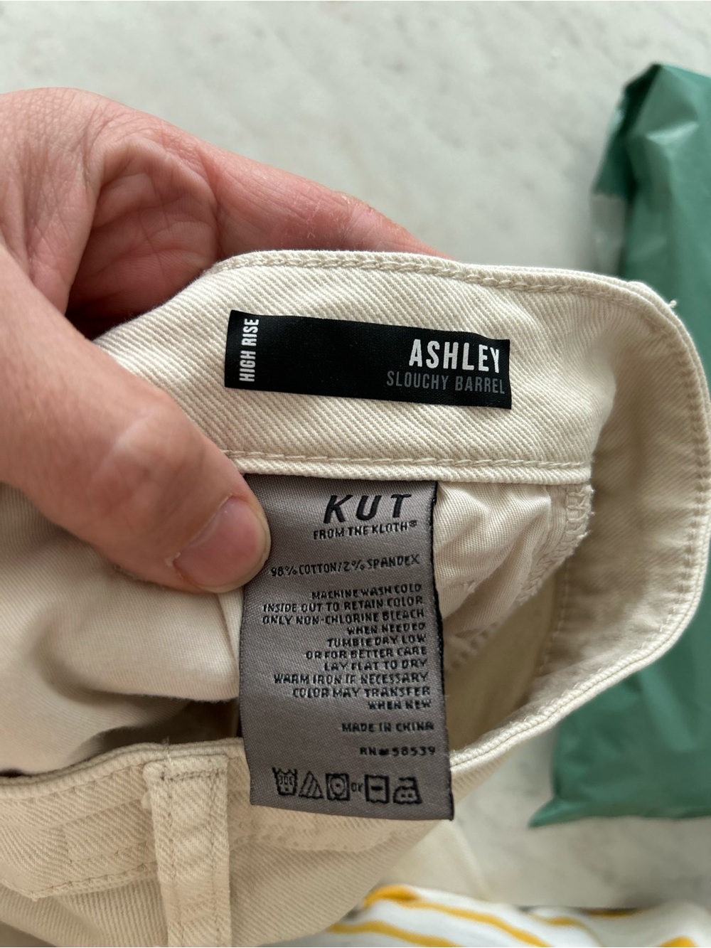 Kut from the Kloth Ashley High Rise Slouchy Barrel Jeans cream/ecru Size 10 - Picture 10 of 12
